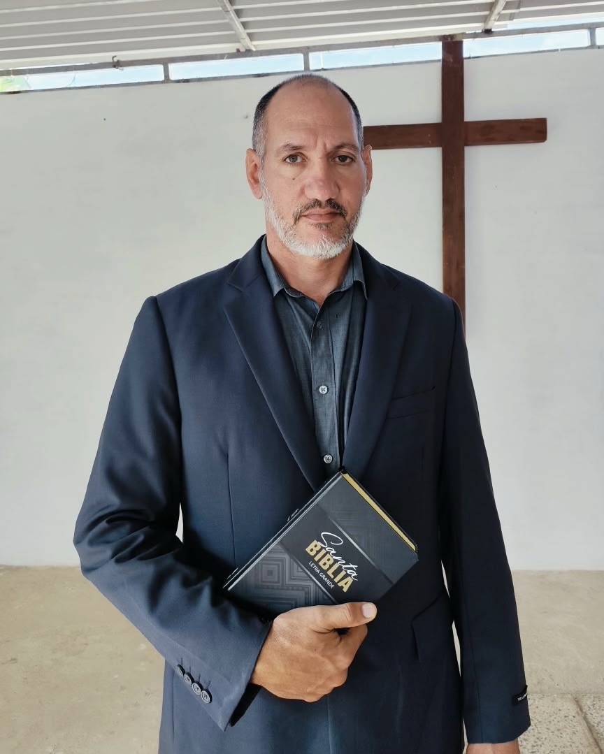 Pastor Lester Luis Leyva